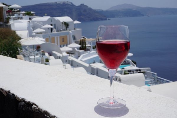 wine-in-santorini_t20_pYEdzN